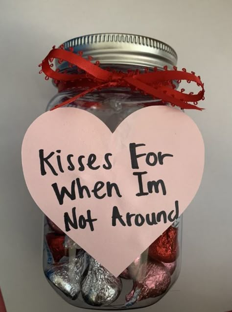 Jar Crafts For Kids, Hershey Kisses Crafts, Upcycle Jars, Valentine Mason Jar, Flowers For Valentines Day, Jar Of Hearts, Easy Candles, Creative Gifts For Boyfriend, Bf Gifts