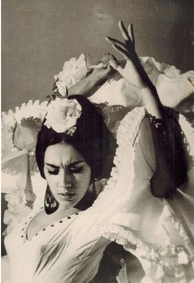 #bailaora #flamenco Spanish Dancer, Flamenco Dancing, Flamenco Dancers, Dance Movement, Dance Art, Andalusia, Spanish Style, Just Dance, Divine Feminine