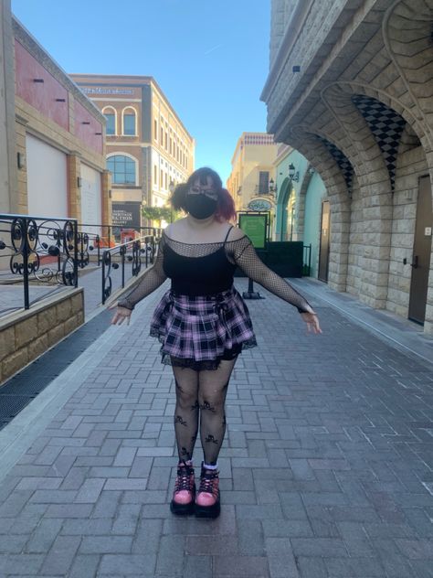 Chubby Pastel Goth, Tara Outfits, Mid Size Alternative Fashion, Plus Size Emo, Goth Outfits Plus Size, Plus Size Pastel Goth, Lolita Outfit, Future Aesthetic, Plus Size Goth