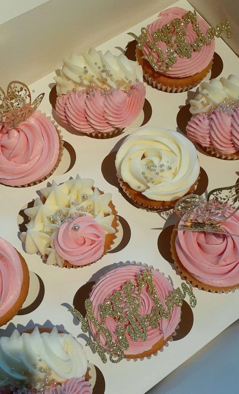 All Pink Dessert Table, Baddie Birthday Cupcakes, Once Upon A Time Cupcakes, Pink Birthday Desserts, Baddie Cupcakes, Birthday Cake Ideas 16 Sweet 16, 17 Birthday Cupcakes, Cupcakes With Pictures On Top, Sweet 16 Birthday Cupcakes