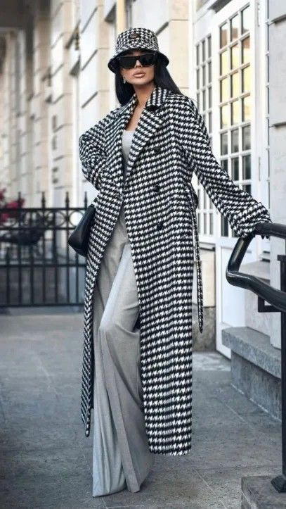 Houndstooth Winter Outfit, Houndstooth Vest Outfit, Houndstooth Coat Outfit, Houndstooth Outfit, White Jacket Outfit, Plaid Outfit, White Winter Coat, Black And White Coat, Fall Fashion Coats