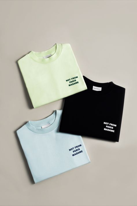 Not just a motto. Drôle de Monsieur Spring/Summer 23 - Le Slogan items available in-store & online 🇫🇷 Tshirt Content Ideas, Shirt Product Photography, Sports Shirt Outfit, Men Fashion Store, Clothing Flatlay, Shirt Flatlay, Photoshoot Clothes, Flatlay Clothes, Fashion Slogans