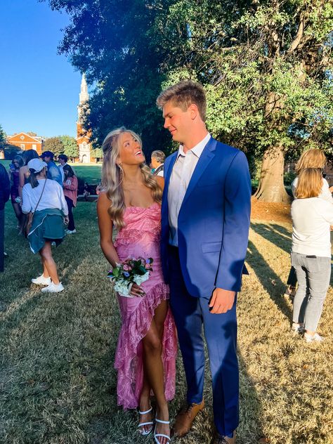 Prom Picture Poses, Prom Couples, Ruffle Prom Dress, School Dance Dresses, Long Party Dress, Prom Poses, Prom Dress Long, Lace Party Dresses, Prom Photos