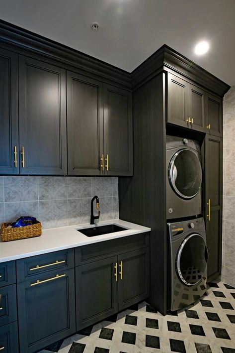 Best Laundry Room Ideas, Laundry Room Closet Ideas, Room Closet Ideas, Laundry Room Decor Ideas, Laundry Room Organization Ideas, Cabinet Solutions, Tiny Laundry, Custom Laundry Room, Stylish Laundry Room