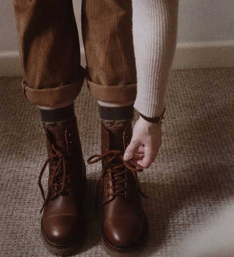 Remus Core, Brown Combat Boots Outfit, Combat Boots Aesthetic, Dark Academia Shoes, Soft Academia, Academia Shoes, Brown Boots Outfit, Combat Boot Outfit, Dark Academia Outfit