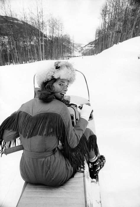 Vintage Skiing Aesthetic, Skiing Aesthetic, Ski Vintage, Charlotte Rampling, Retro Ski, Donna Summer, Ski Season, Ski Fashion, Catherine Deneuve