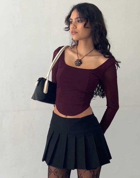 Burgundy Outfits, Autumn Lookbook, Supernatural Dr, Burgundy Outfit, Fun Clothes, Skirt Model, Fits Inspo, Burgundy Top, Current Fashion