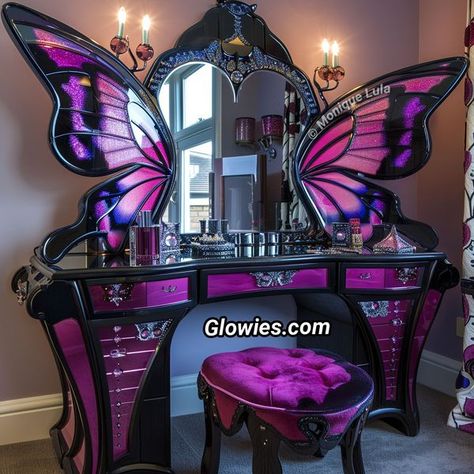 Gothic Vanity, Monster High Doll Accessories, Glam Ideas, Monique Lula, Gothic Decor Bedroom, Witch Things, Hostel Room, Gothic Bedroom, Fantasy Furniture