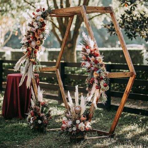 Octaganol Wedding Arch, Octogan Wedding Arches Boho, Double Hexagon Wedding Arch, Wedding Arbor Ideas Diy, Octogon Archway Wedding, Wedding Aesthic, Hexagon Arbor Wedding, Hexagon Wedding Arch Flowers, Country Wedding Arch