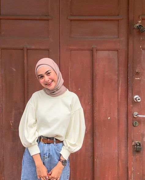 Ootd Sweater Crop Hijab, Ootd Crop Top Hijab, Ootd Hijab Simple, Hijab Simple, Street Hijab Fashion, Summer Shopping, Racun Shopee, Muslim Fashion Hijab Outfits, Hijab Outfits