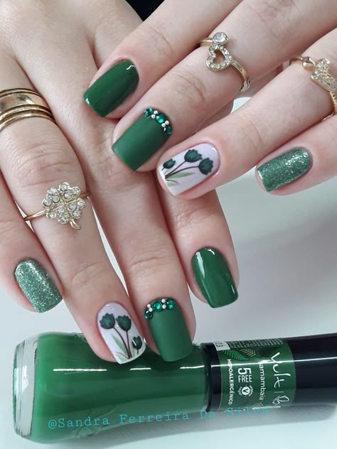 Green Acrylic Nails, Green Nail Designs, Subtle Nails, Gel Nail Colors, Nail Art Kit, Acrylic Nail Art, Floral Nails, Fancy Nails, Manicure E Pedicure