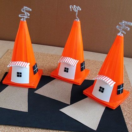 Roll your toy cars into the Cozy Cone Motel, a craft inspired by the movie Cars. Cozy Cone Motel, Disney Cars Characters, Disney Poster, Disney Cars Party, Disney Cars Birthday, Cars Birthday Party Disney, Car Themed Parties, Cars Characters, Cars Party