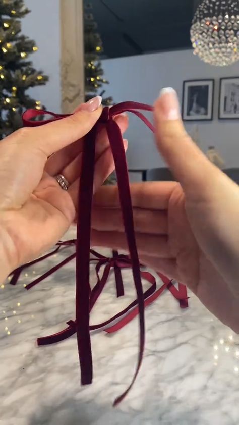 How To Tie Velvet Christmas Bow, Diy Christmas Tree Decorations Ribbon, Velvet Christmas Bow Tutorial, Diy Bow Christmas Tree, Diy Ribbons For Christmas Tree, Diy Velvet Bow Christmas Tree, Diy Velvet Bows For Christmas Tree, Diy Velvet Ribbon Bow, Small Velvet Bows On Christmas Tree