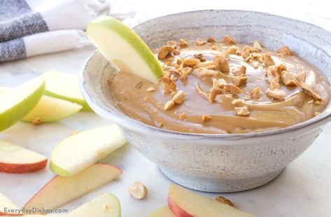 Make a yummy snack in just a few minutes! Our caramel apple dip pairs perfectly with strawberries, pineapple and banana, too. Toffee Apple Dip, Cream Cheese Apple Dip, Caramel Apple Dip Recipe, Apple Dip Recipe, Southern Appetizers, Peanut Butter Spread, Caramel Apple Dip, Caramel Dip, Party Dip