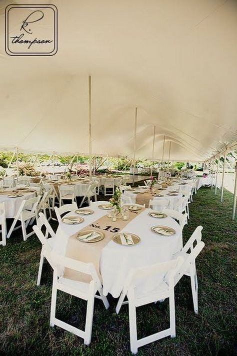 Round Wedding Table Decor Wedding Centerpiece Ideas Round Wedding Tables, Wedding Burlap, Wedding Favor Table, Burlap Runners, Diy Wedding Table, Table Arrangements Wedding, Design Japonais, Table Clothes, Wedding Tablecloths