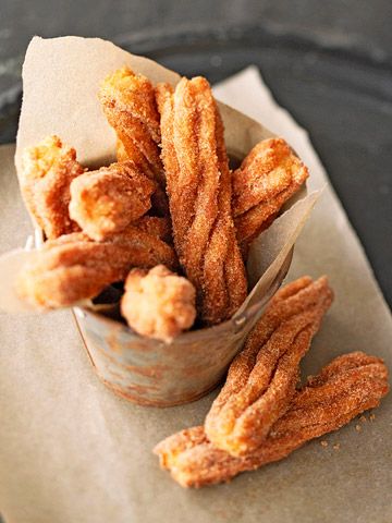 Try sugar-coated Cinnamon Churros with #sweet and spicy chocolate sauce. Get the recipe here: http://www.bhg.com/recipe/desserts/cinnamon-churros/?socsrc=bhgpin042312CinnamonChurros Cinnamon Churros, Candy Couture, Homemade Churros, Funny Baking, Mexican Dessert, God Mat, White Plate, Fair Food Recipes, Chocolate Sauce