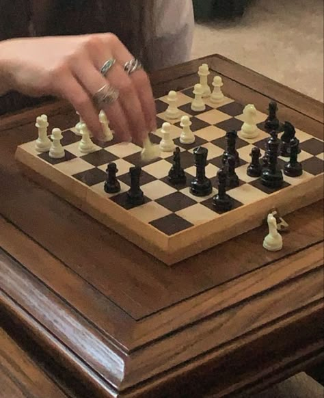 Chess Aesthetic, Avery Grambs, Jennifer Lynn Barnes, Peter Pettigrew, Playing Chess, Check Mate, Chaotic Academia, The Inheritance Games, Fotografi Vintage