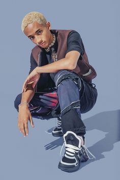 Tesla Wallpaper, Male Pose Reference, Male Models Poses, Photographie Portrait Inspiration, People Poses, Jaden Smith, Anatomy Poses, Body Reference Poses, Human Poses Reference