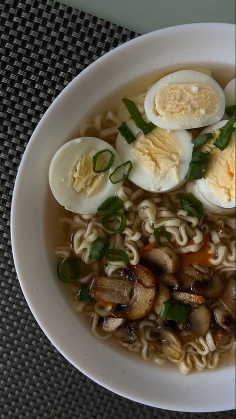 cooking ramen yummy tasty noodles Ramen Homemade, How To Make Ramen, Home Made, Ramen, Noodles