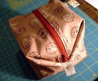 How to make a Saikoro (Dice) pouch. Diy Dice Bag, Dice Pouch, Pouch Diy, Pouch Sewing, Sewing Purses, Small Sewing Projects, Dice Bag, Pouch Pattern, Bag Patterns To Sew