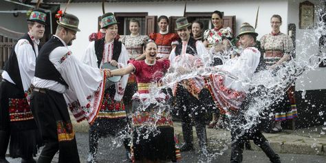 Hungarian Easter celebrations – PHOTOS Hungary Culture, Traditional Easter, Painted Eggs, Easter Traditions, The Lamb, Egg Painting, Travel Summer, Amazing Pictures, Easter Celebration