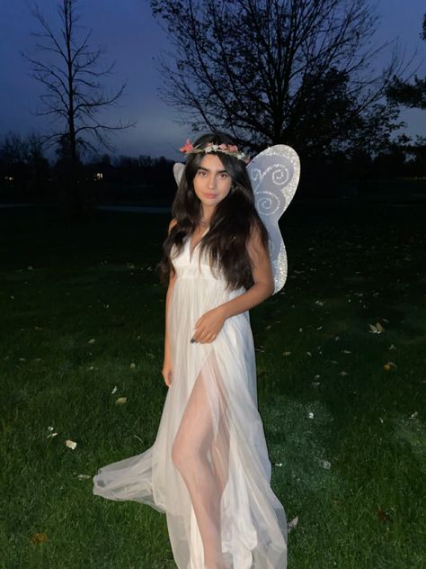 Fairy Costume White, Simple Fairy Costume, White Fairy Costume, Girls Halloween Costume Ideas, Halloween Costume Aesthetic, Aesthetic Girl Drawing, Fairy Costume Aesthetic, Fairy Picnic, Costume Aesthetic