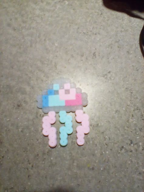 Bibble Barbie Perler Beads, Perler Bead Ocean Animals, Perler Bead Art Ideas Kawaii, Jelly Fish Perler Beads, Jellyfish Perler Beads, Perler Bead Jellyfish, Egg Perler Bead Patterns, Beach Perler Bead Patterns, Jellyfish Perler Bead Patterns