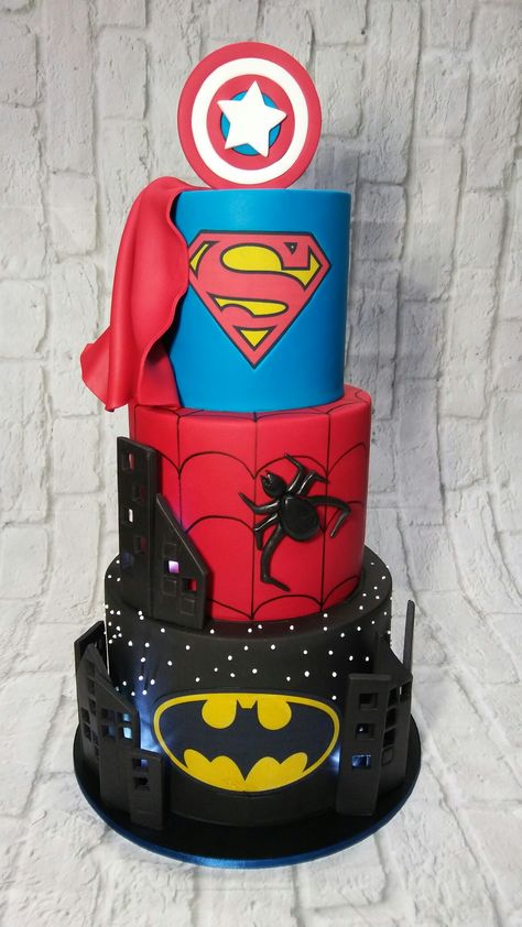 Superhero Party Cake, Marvel Cakes For Boys, Superhero Cake For Boys, Avengers Birthday Cake, Super Hero Cake, Batman Cake Ideas, Baby Avengers Cake, Superhero First Birthday Cake, Cake With Superheroes