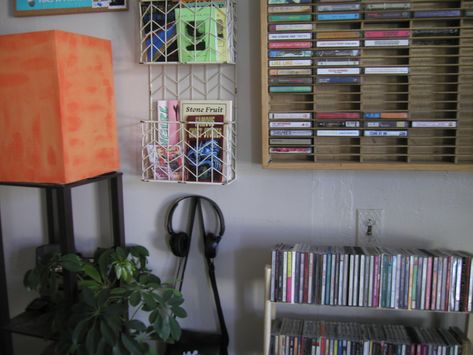 vintage music collection cassettes zines cd storage aesthetic maximalist Zine Collection Storage, Maximalist Storage, Zine Storage, Zine Collection, Storage Aesthetic, Cozy Maximalism, Deco Room, Collection Storage, Cd Storage