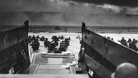 How Ike was persuaded to delay the D-Day invasion by 24 hours D Day Normandy, D Day Invasion, Normandy Landings, Normandy Beach, D Day Landings, Landing Craft, Powerful Images, D Day, Military History