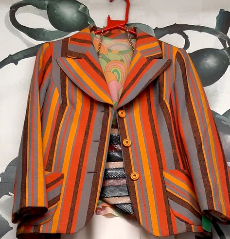 Original Women’s 70s striped blazer orange, red & brown 70s Blazer Outfit, 70s Tops Women, Mushroom Plates, 1970s Uk, 70s Stripes, 70s Blazer, 70s Fashion Women, Orange Clothes, Groovy Fashion