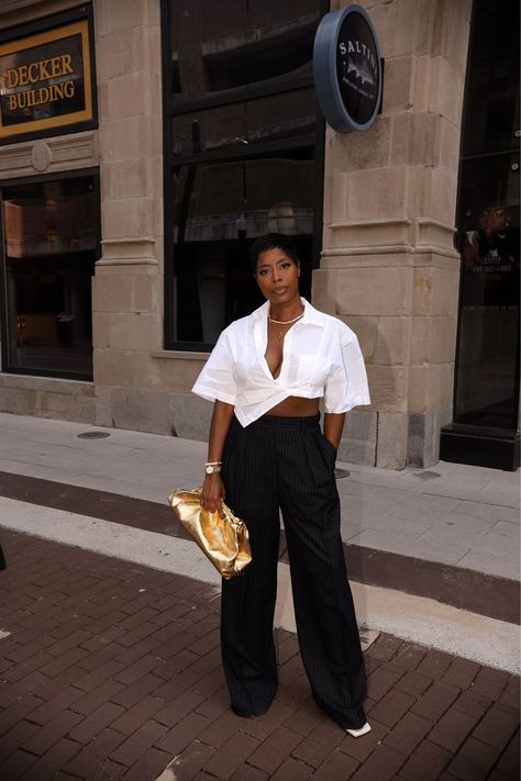 Skirts For Black Women, Kawaii Short Hairstyles, Hair Colour Without Bleach, Hairstyles On Lehenga, Cropped White Shirt, White Shirt Outfits, Street Style Edgy, Effortlessly Chic Outfits, New Hairstyle