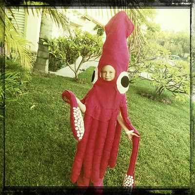 The Chronicles of The Feaseys: GIANT SQUID HALLOWEEN COSTUME Squid Costume, Colossal Squid, Boys Halloween Costumes Diy, Fairy Halloween Costumes, Giant Squid, Costume Diy, Easy Diy Halloween, Game Costumes, Halloween 2017