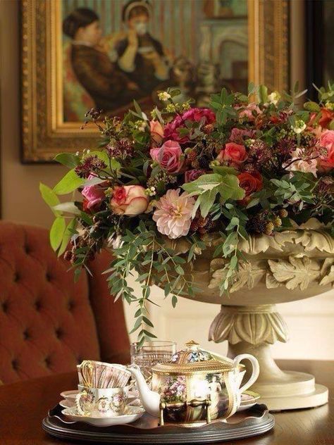 Lovely Vibeke Design, English Country Decor, English Decor, English Country Style, English Manor, English Country House, Beautiful Flower Arrangements, Deco Floral, Tea For Two