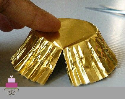 Cupcake Wrappers Diy, Cupcake Wrappers Wedding, Cupcake Wrappers Template, How To Make Cupcake, Cupcake Diy, Cupcake Decorating Techniques, Small Cupcakes, Gold Cupcakes, Cupcake Wrapper