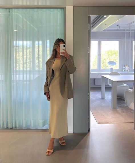 European Summer Outfits, Fits Aesthetic, Mode Abaya, Corporate Outfits, Breezy Dress, Summer Fits, Chic Outfit, Modest Fashion Outfits, Looks Style