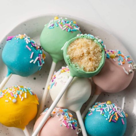 Easy Cake Pops, Pops Recipes, Easter Cake Pops, Cake Pop Stands, Cookie Bakery, Cake Pops How To Make, Spring Cake, Cake Pop Recipe, Easter Baking