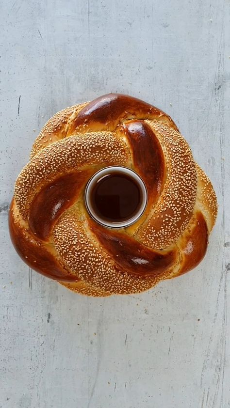 Honey Bowl Challah | The little bowl of honey in the middle 😍 We love this round challah for Rosh Hashanah, Challah Prince! | By Food Network Crostini Station, Round Challah, Holiday Meals, Jewish Recipes, Rosh Hashanah, Jewish Holidays, Challah, Stand Mixer, Passover