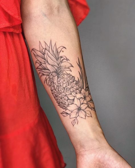 ✿ p I n e a p p l e ✿ Floral Pineapple Tattoo, Pineapple With Flowers Tattoo, Apple Tattoo, Pineapple Tattoo, Hibiscus Tattoo, Pineapple Flowers, Tattoo Shading, Sternum Tattoo, Hawaiian Flowers