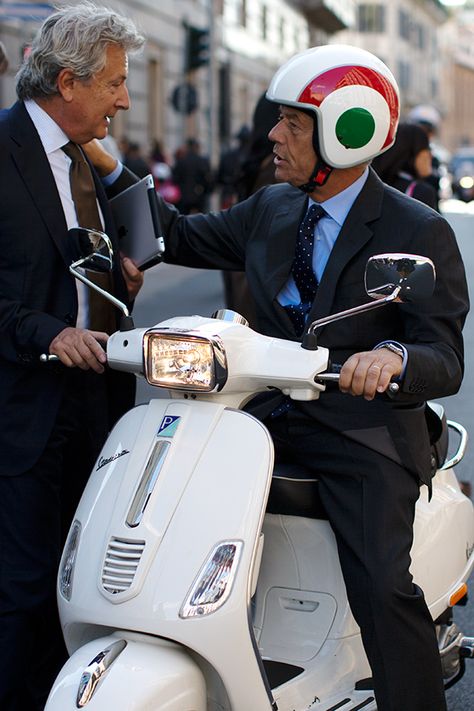 + Scott Schuman, Men In Suits, The Sartorialist, Milan Street Style, Italian Flag, Robert Redford, Italian Men, Street Style Summer, Well Dressed Men