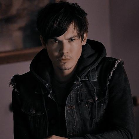 Caleb Rivers, Swan Family, The Black Sheep, Tyler Blackburn, Out Of Control, Party Girl, Black Sheep, The Black, Sheep