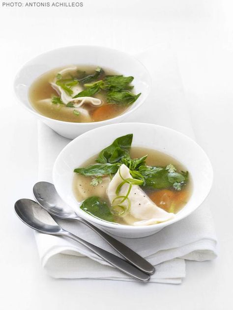 Chinese Dumpling Soup, Dumpling Soup Recipe, Chinese Dumpling, Wonton Soup Recipe, Chicken Spring Rolls, Dumpling Soup, Chinese Dumplings, Egg Drop Soup, Dumplings For Soup