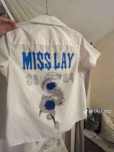 Leavers shirt design with blue trapstar font. #leavers #shirt #design #trapstar Trapstar Leavers Shirt, Trapstar Font, Year 11 Leavers Shirt Ideas, Leavers Shirt Designs, Leavers Party, Leavers Shirt, Grad Diy, School Shirt Designs, School Leavers