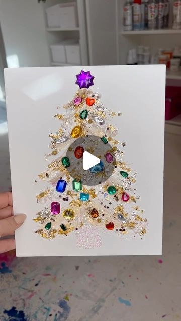 CHELSEA BAUGH on Instagram: "✨🎄By popular demand here’s your “Colorful Over The Top” Christmas tree tutorial🎄✨ I made these for an activity with young girls from my church and it was a hit! Have so much fun making these with your littles!! And remember too much color and glitter is never enough😘! Tag #chelsmadetree so we can see your happy trees!! 🎨Supplies: (you will find everything at hobby lobby or Michaels) -Canvas panels 8x10” or 11x14” -Acrylic paint. Choose your favorite colors!! -flatback gems -fabric paint to use as garland -@chelsmadesupplies ‘Round and Fan’ paint brush. -clear glitter and any other glitter colors! -decoart glitter paint. P.s. Be sure to just plop the paint on nice and thick! This way you won’t need any glue and your gems will dry into your glue along Painting Christmas Pictures On Canvas, How To Make Jeweled Christmas Trees, Christmas Paintings On Canvas Tutorials, Gem Christmas Tree, Glue Painting On Canvas, Christmas Painting Ideas Acrylic, Michaels Canvas, Glitter Painting Canvas, Glitter Glue Crafts