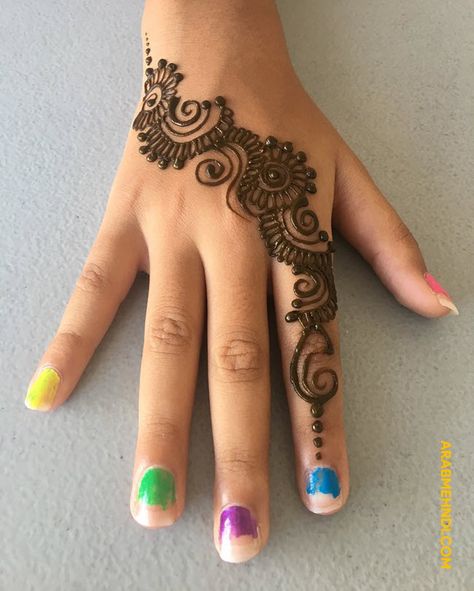 Mehndi Design Right Hand, Right Hand Mehndi, Bail Mehndi Design, Right Hand Mehndi Design, Indian Henna Designs, Mehandi Designs Easy, Front Mehndi Design, Simple Mehendi Designs, Henna Inspired Tattoos