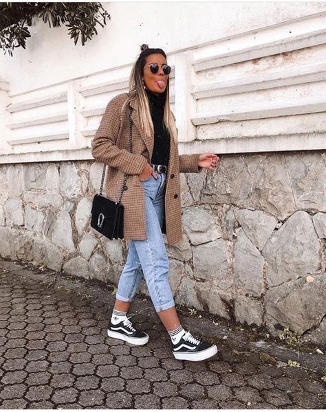 31 Trendy and Casual Outfits with Vans  #Outfits #Shoes Old Skool Outfit, Vans Outfit, Casual Winter Outfits, Fall Fashion Outfits, Casual Fall Outfits, Look Casual, Looks Style, Mode Inspiration, Winter Fashion Outfits