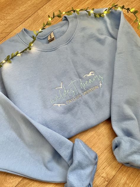 Embroidered Taylor Swift, Wildest Dreams Taylor Swift, Taylor Swift Embroidery, Taylor Swift Wildest Dreams, Sweatshirt Taylor Swift, Taylor Swift Sweatshirt, Swift Outfits, Taylor Swift Inspired, Taylor Swift Shirts