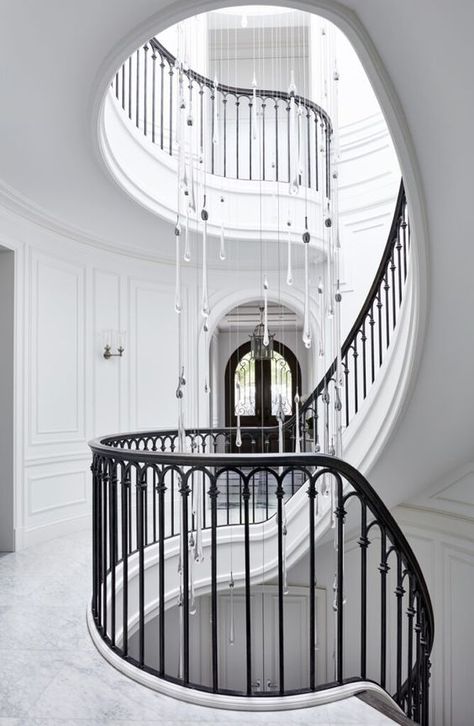 Iron Staircase Railing, درابزين السلم, Classic Staircase, درج السلم, Staircase Interior Design, Wrought Iron Stair Railing, Circular Stairs, Staircase Railing Design, Traditional Staircase