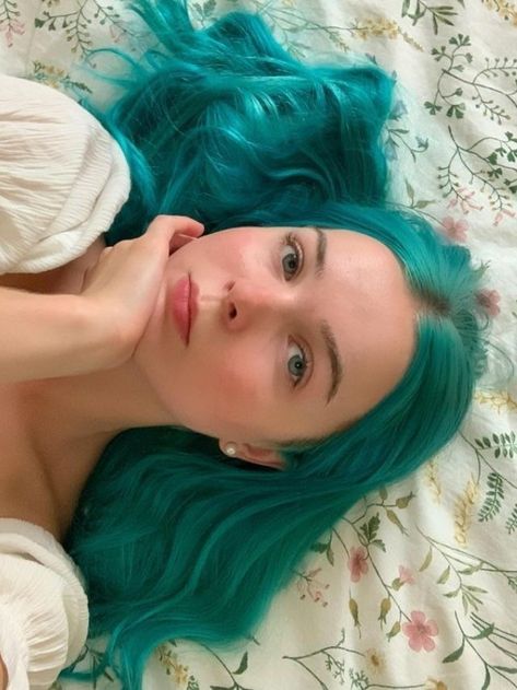 Green Hair Color Ideas, Green Hair Color, Fox Hair Color, Fox Hair, Arctic Fox Hair Color, Creative Hair Color, Teal Hair, Turquoise Hair, Bright Hair