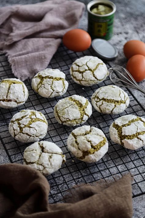 Matcha-Crinkles Matcha Crinkles, Matcha Crinkle Cookies, Matcha Kit Kat, Matcha Macarons, Matcha Roll Cake, Matcha Bubble Tea, Daughters Love, Matcha Lover, Matcha Ice Cream